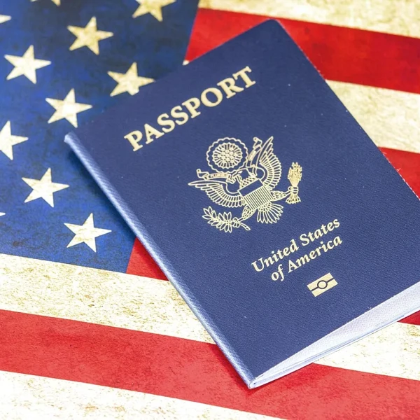 Cómo Obtener la Residencia Permanente (Green Card) en Orlando, FL